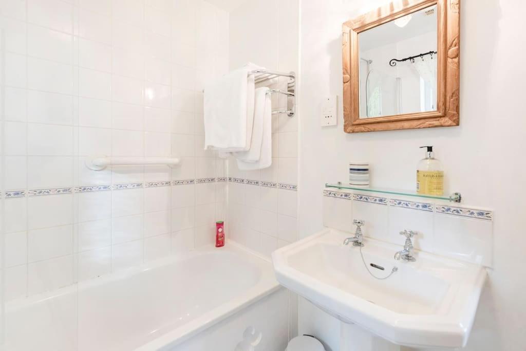 Highfield Lodge Трінґ Екстер'єр фото